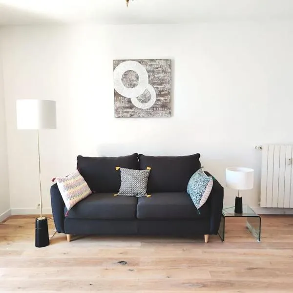 Top floor nest, balcony close to sea and old-town, hotell Nice’is