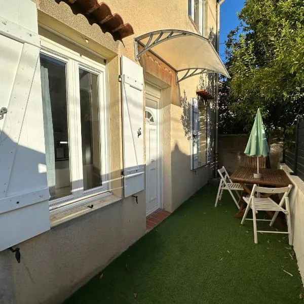 Studio avec terrasse-Orange Vélodrome, отель в Марселе
