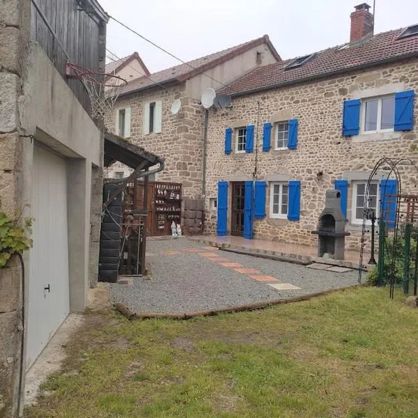 Maison Creusoise dans le village de Fontanières., hotel in Fontanières