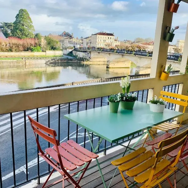 "Au Fil de la Charente" - Coeur de Saintes - WIFI Clim - Classé 4 étoiles - 4 pers, hôtel à Saintes