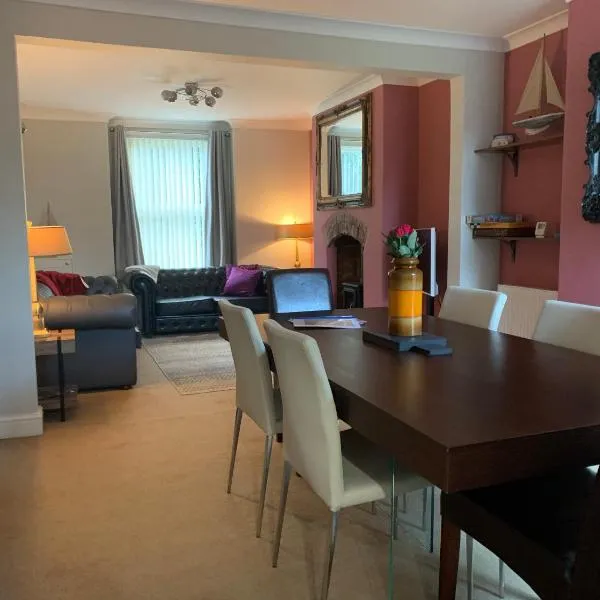 Smart & Comfortable 3-bedroom Victorian house, hotel in Stalham