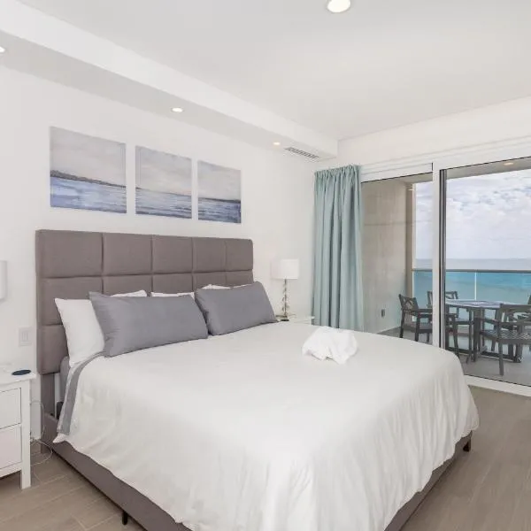 Brand New Contemporary 2 BD Oceanfront Condo at Encantame Towers Verano E302, hotel en Playa Encanto