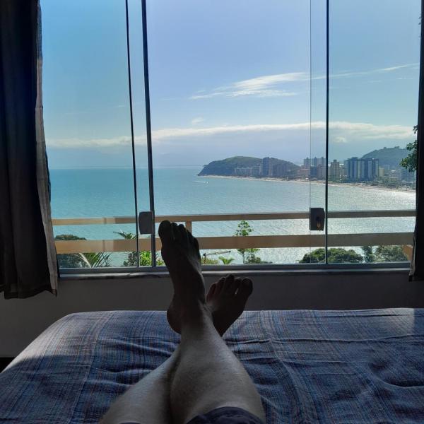 Por de sol no mar da cama