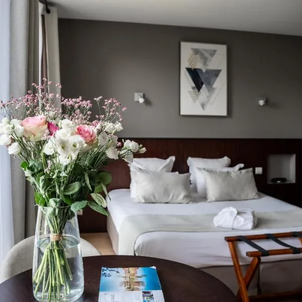 Domaine de Cicé-Blossac, Resort Spa & Golf، فندق في بروز