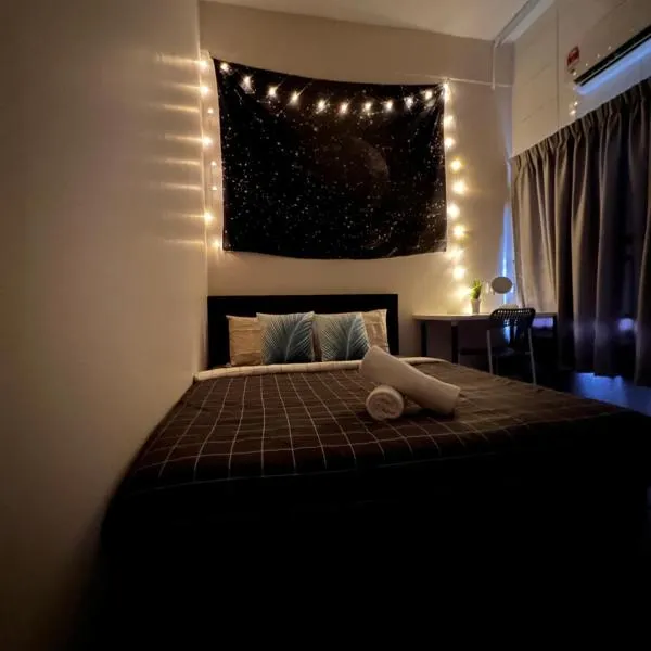 Room3#IG theme Bargainous#Shared Bathroom#2pax#2min Kek Lok Si, hotel v destinaci Ayer Itam