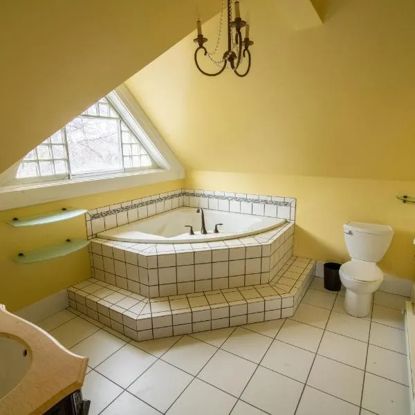 Pope House - Hist. Mansion - The Green Suite, hotel a Helena