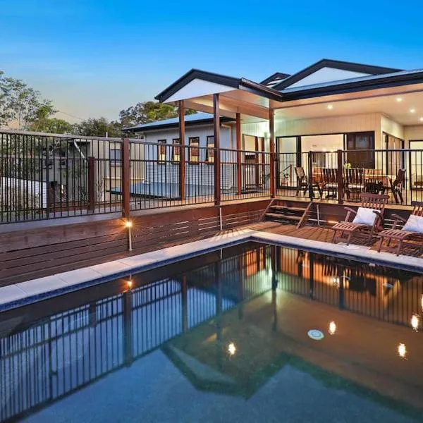 Luxury Holiday Home in Alex - Heated Pool - Pets Allowed, hotel en Alexandra Headland