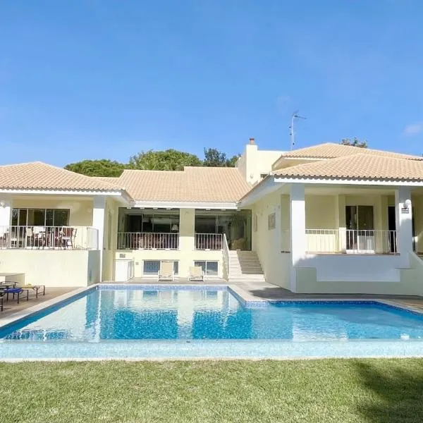 Azaleas - Private Pool - 12 Guests - Vilamoura, Hotel in Vilamoura