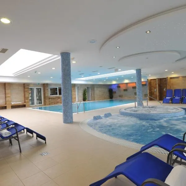 Garden Hotel Wellness és Konferencia: Szolnok şehrinde bir otel