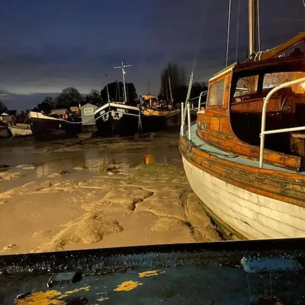 Toosey Lass - St Osyth creek, hotel en Saint Osyth