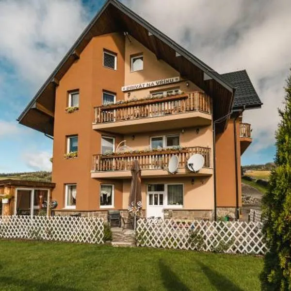 Privat na Vŕšku, hotel di Jezersko