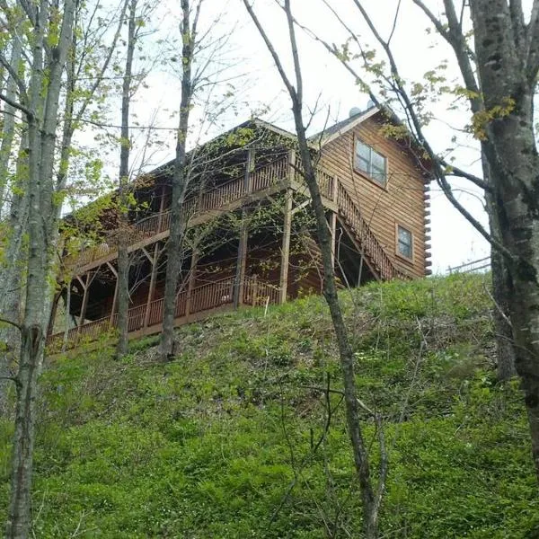 Glens of Antrim Mountain Cabin, hotel v destinaci Waynesville