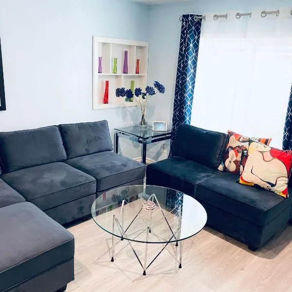 Artsy home by Air Force Academy with office space, hotel a Colorado Springs