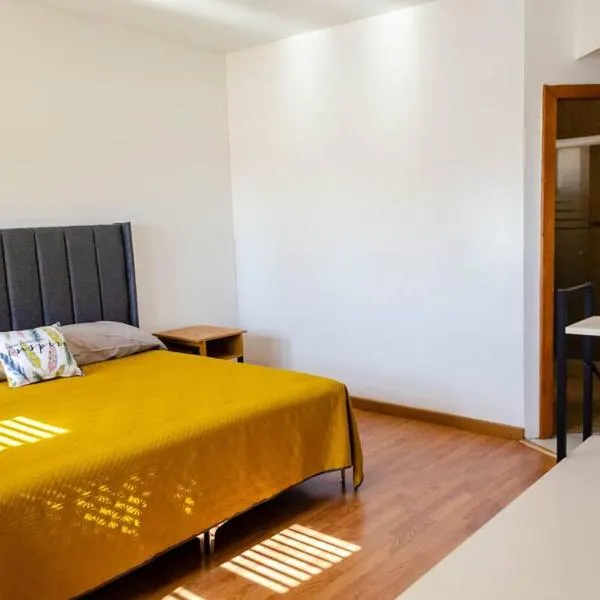 Alojamiento completo 3 habitaciones (se puede facturar), hotel in Chihuahua
