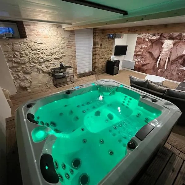 Gîte le jardin secret et Gîte au temps suspendu, hotel v destinaci Montpézat