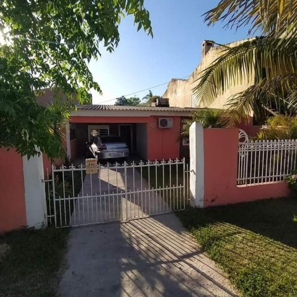Casa com piscina Laranjal