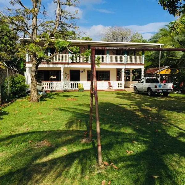 Jackson Guest House, hotel di Big Corn Island