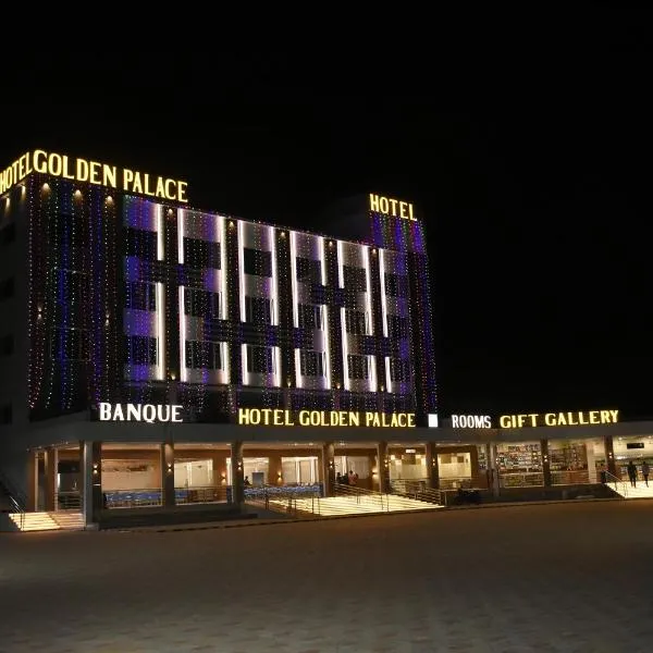 HOTEL GOLDEN PALACE & ROOMS, hotel v destinaci Hālol