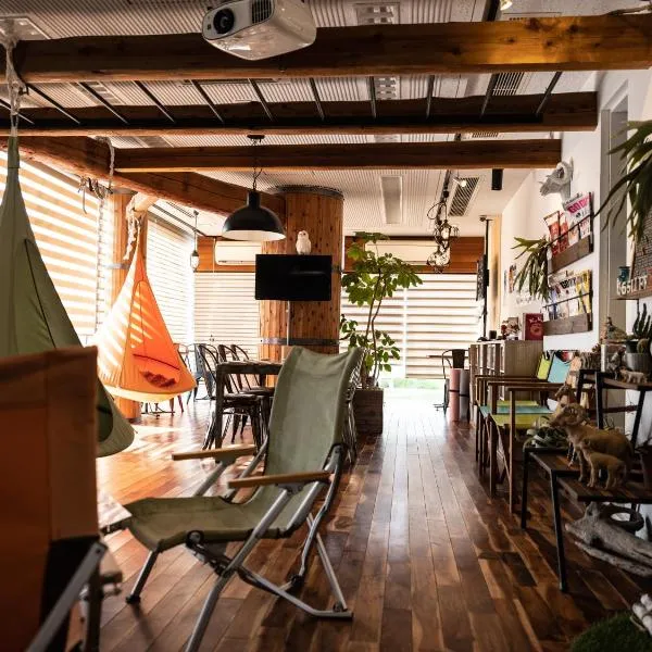 365BASE outdoor hostel, hotel v destinaci Hamamacu