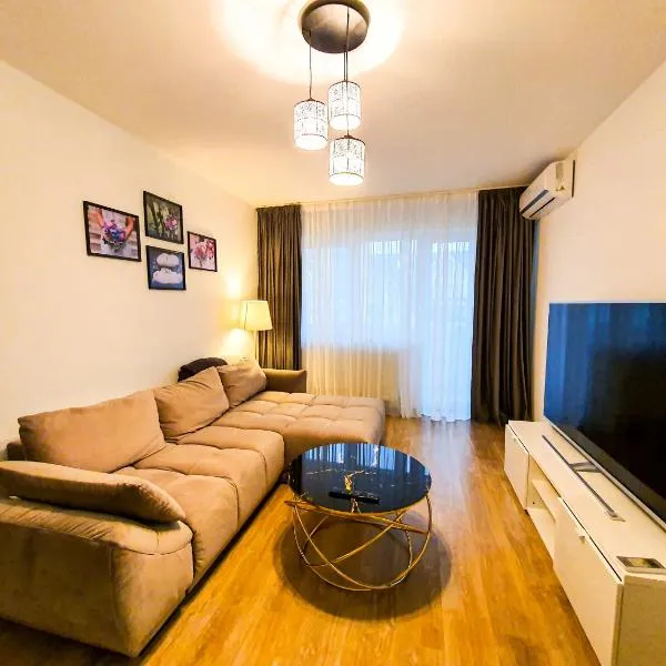 Luxurious Retreat 1BR Apartment with Netflix, Private Parking and self check in, hotell i Postăvari