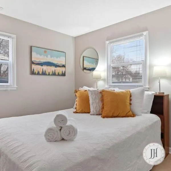 Pet Friendly Large Fenced Backyard Covered Patio, hotel en Rapid City