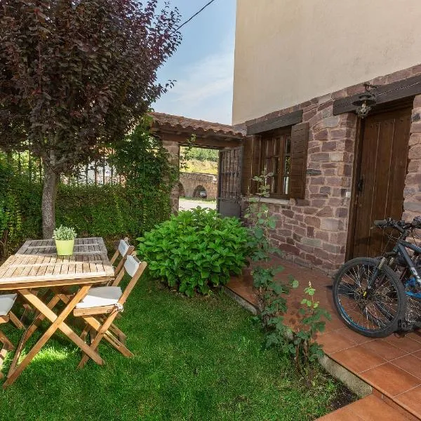 Casa Fresneda Jardín río y parque infantil frente a la casa, ξενοδοχείο σε Fresneda de la Sierra Tirón