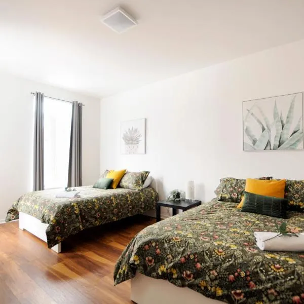 The 1810 - Spacious with balcony - North of Quebec, hotel in Quebec City