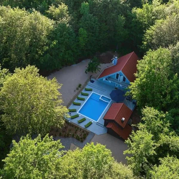 Kuća za odmor Secret place, hotel in Lovinac