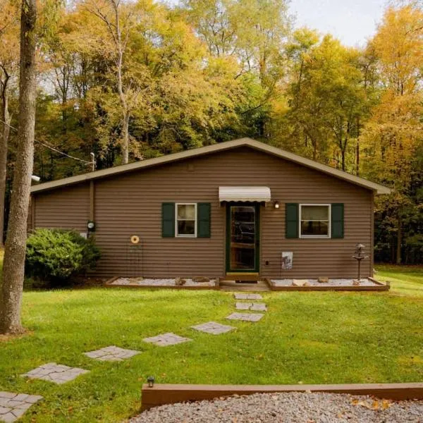 Maple Creek Cabin, minutes from Cook Forest, ANF, hotel v destinaci Marienville