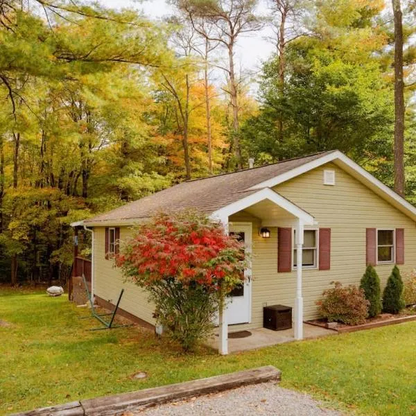 Cozy Cottage near Cook Forest Park, ANF, hotel v destinaci Marienville