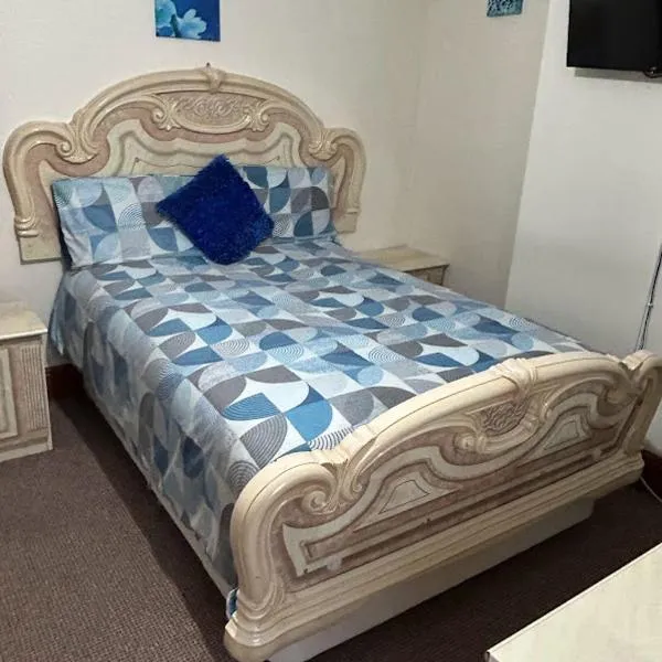 Busy Bee - Guest House - Self Service, hotel v destinaci Leigh