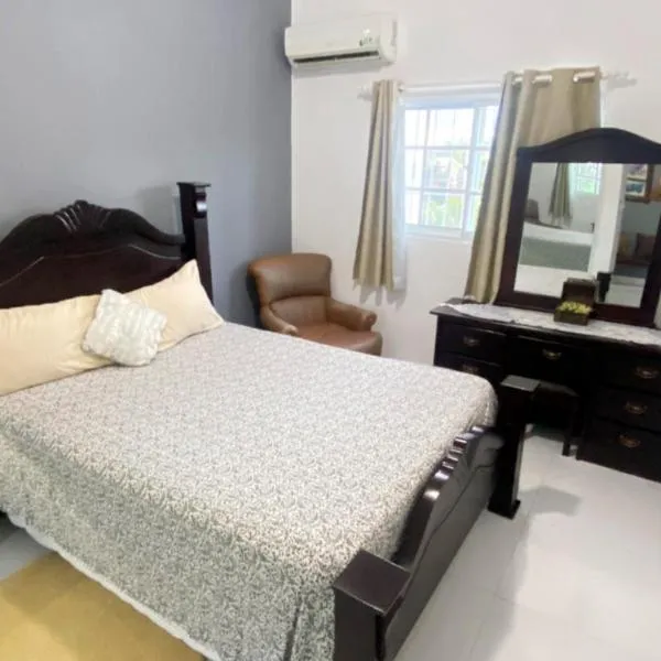 Quiet Apartment, 3 Minutes From The Beach, 24H Security, Excellent Internet, hotel v destinaci San Felipe de Puerto Plata