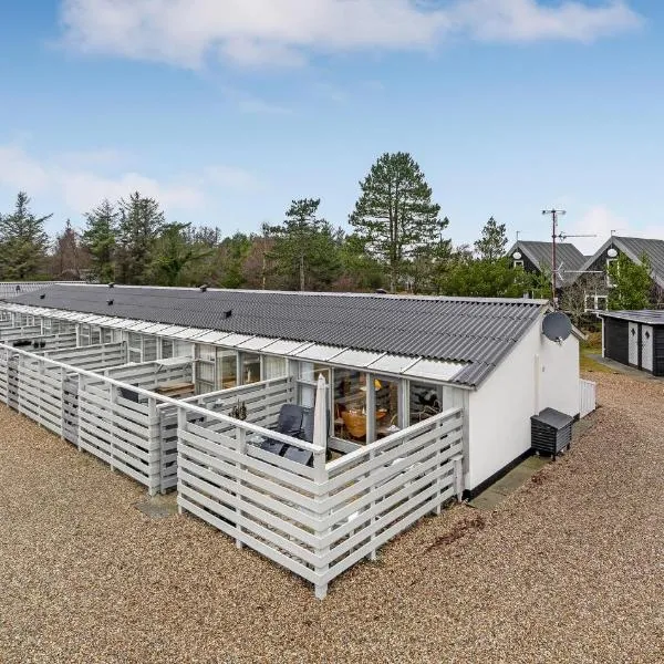 Awesome Home In Vejers Strand With Wifi, hotel in Vejers Strand