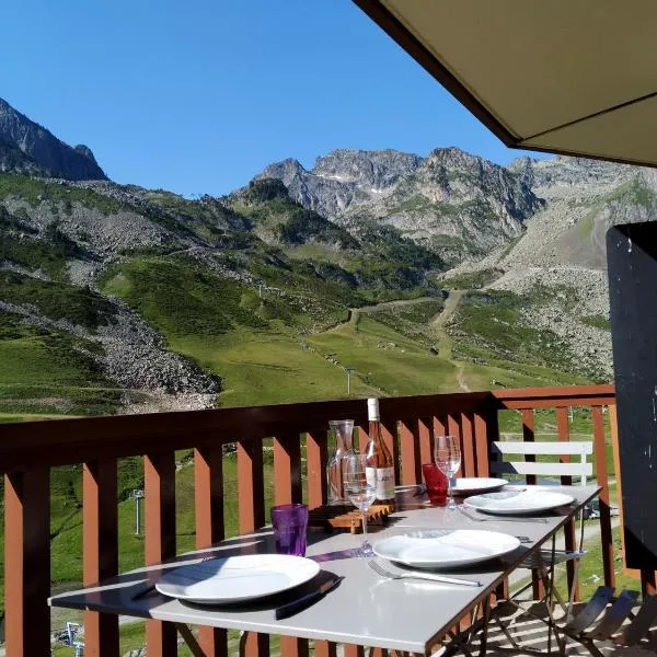 Superbe appartement vue panoramique pied des pistes, hotel a La Mongie
