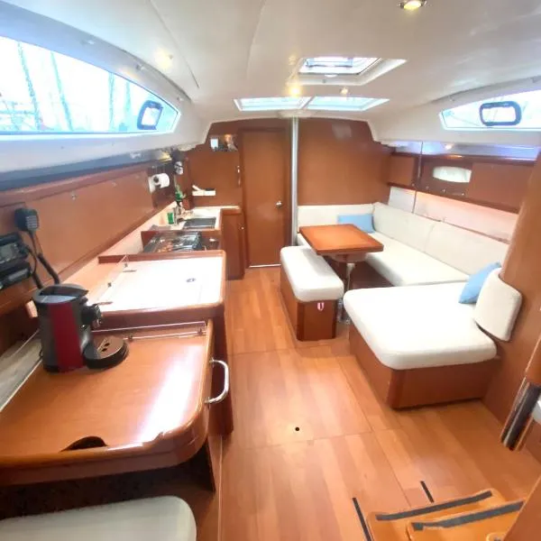 Expérience maritime sur un voilier à La Rochelle, hotel in La Rochelle