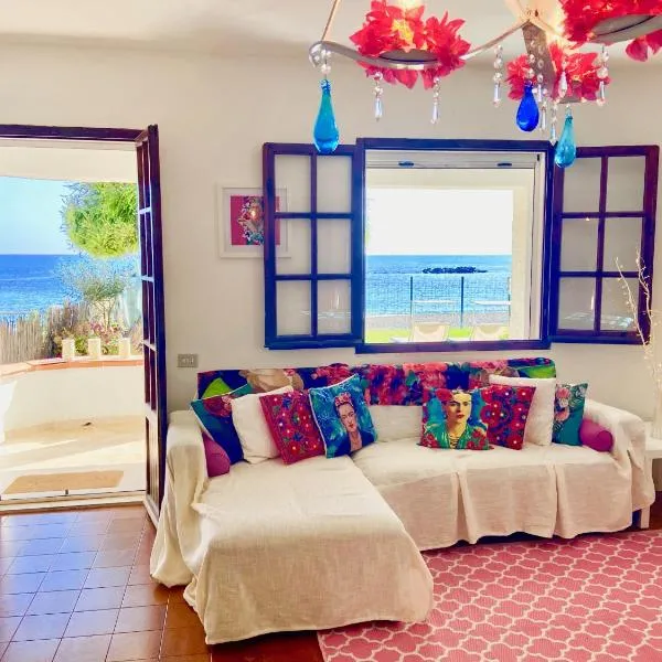 Paradise Beachfront Villa, Porto Columbu, Sardinia, hotel di Porto Columbu - Perdʼe Sali