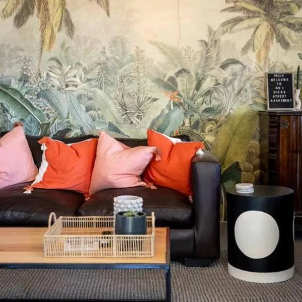 No 1 Dicks Street Apartment, hotel en Howick