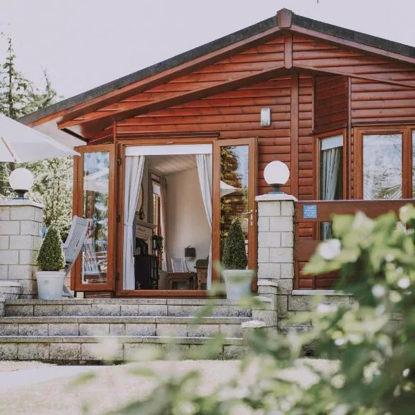 Walled Garden Lodges Loch Lomond, hotel v destinaci Balloch