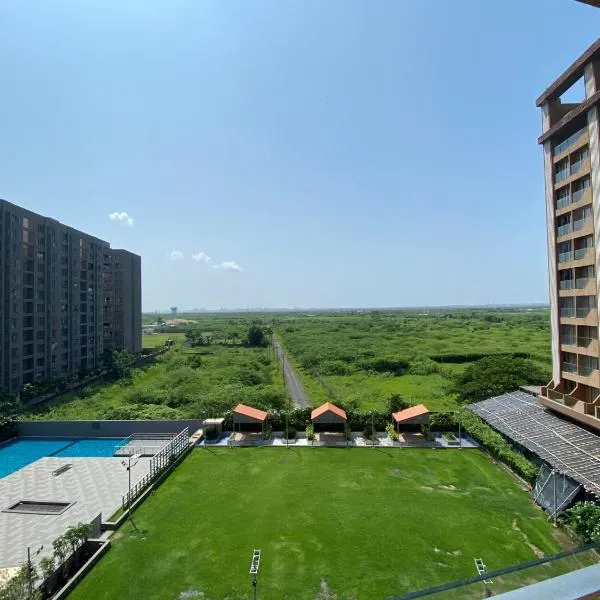 Weekend address homestay by shan, hotel sa Surat