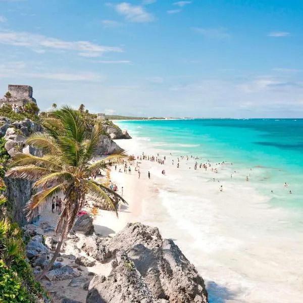 LUXURY spacious Condo Option with 1 or 2 or 3 Bedrooms, PGA Golf, Gym, Kay Beach Club in Kaan Ha Akumal, hotel in Akumal
