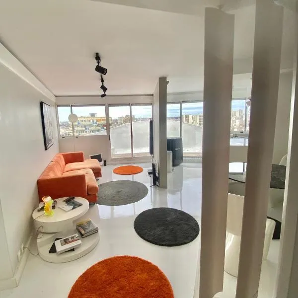 14eme et der étage "Arty" avec 2 chambres et vue panoramique !, hotel in Créteil