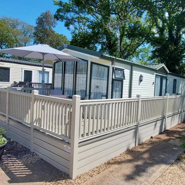 A fashionable caravan in a peaceful seaside town, hotel v destinaci Sandown