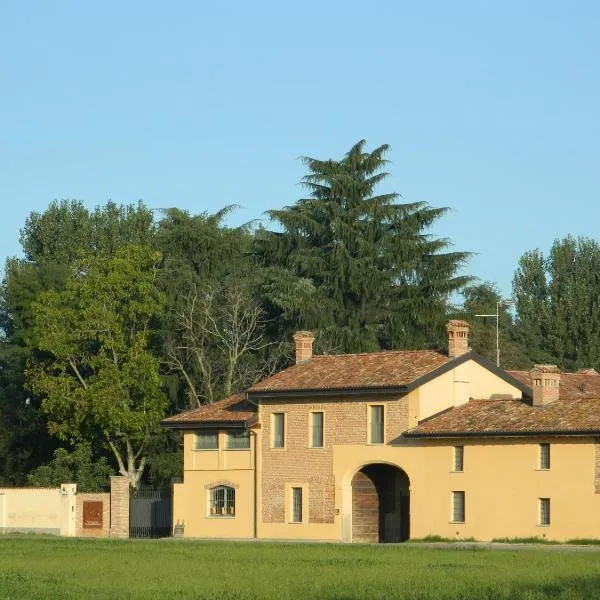 Agriturismo Cascina Pezzolo, hotel in SantʼAngelo Lodigiano