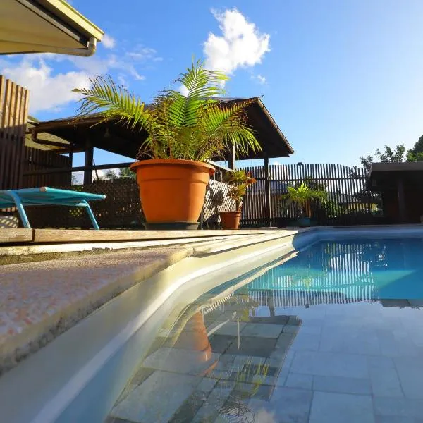 KIA ORA Lodge, hotel in Afaahiti