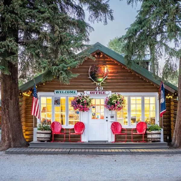 Log Cabin Motel, hotel in Cora