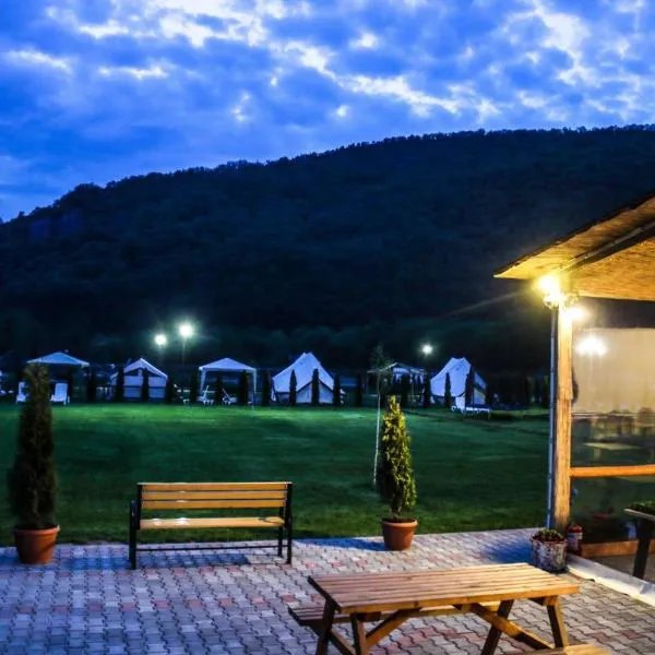 Green Resort Suncuius, hotel v destinaci Şuncuiuş