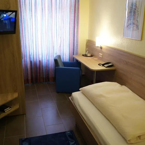 Hotel "Drei Rosen" OHG Regina & Hans - Peter Faßbinder, ξενοδοχείο σε Worbis