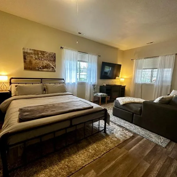 Sonia's Guest Suite in Montesano-Gateway to Olympic National Park, hotel v destinaci Montesano