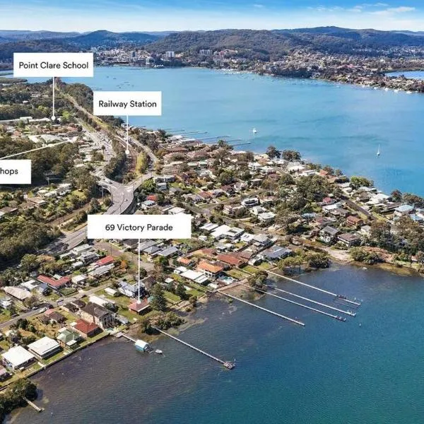 Seaside Cottage with Jetty, khách sạn ở Point Clare