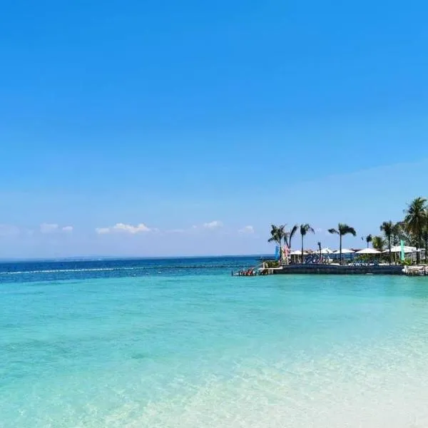 A sea view 3 bedroom beach vacation home, hotel in Camudmud